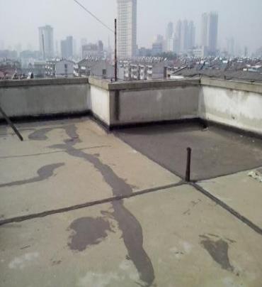 青神漏水维修 楼顶漏水是什么原因，楼顶漏水维修方法是什么?